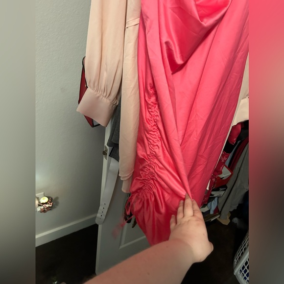 Boohoo Pink satin dress - Picture 5 of 6